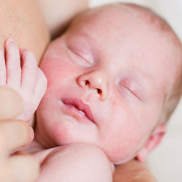 Beneficios del contacto piel con piel después del nacimiento