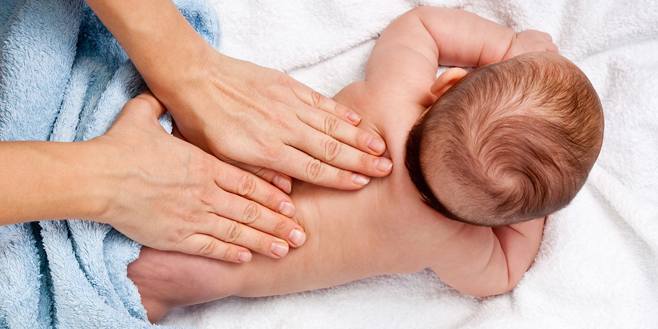 ¿Por qué es importante masajear a los bebés?