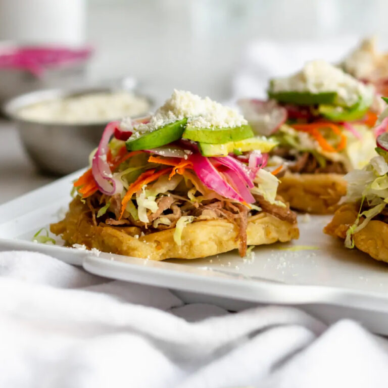 “Gorditas o sopes” de papa con vegetales