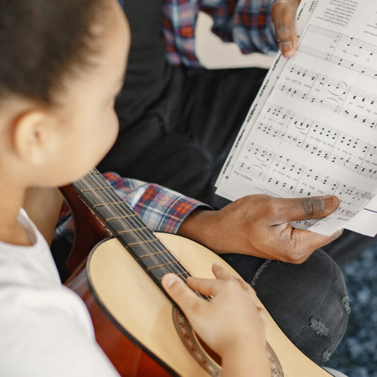 La Música y el Desarrollo Infantil: Un Vínculo Esencial